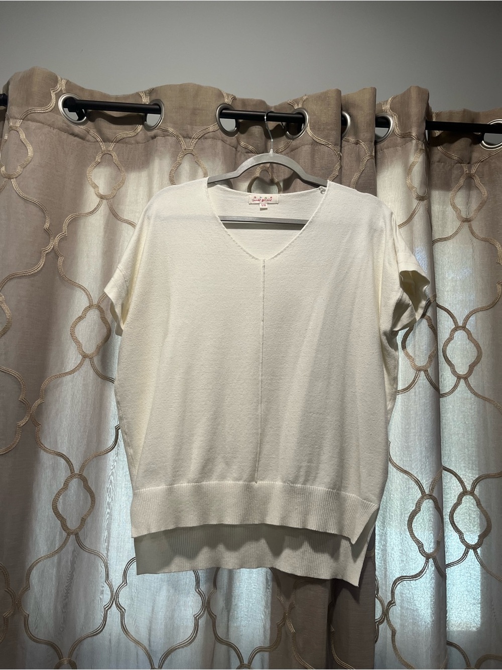 Lady White V-Neck Short Sleeve Knit Sweater
